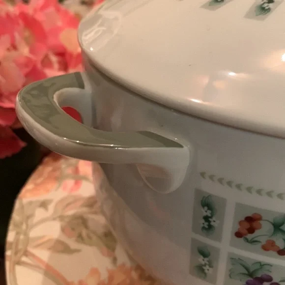 "TAPESTRY" BY ROYAL DOULTON MINT 2 QT. ROUND COVERED CASSEROLE. RARE VTG. - Picture 8 of 13